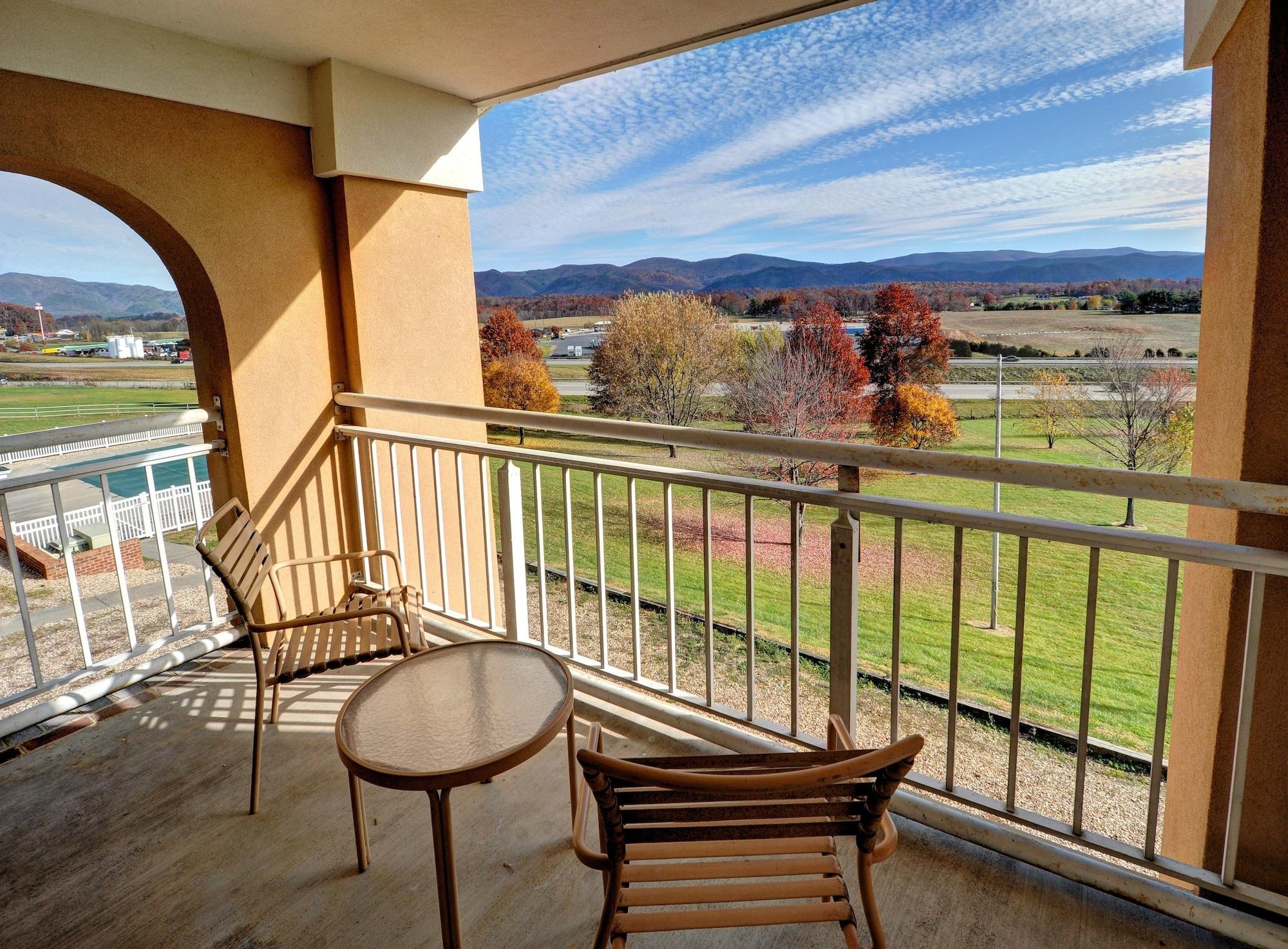 Comfort Inn&Suites Raphine - Lexington near I-81&I-64 Extérieur photo