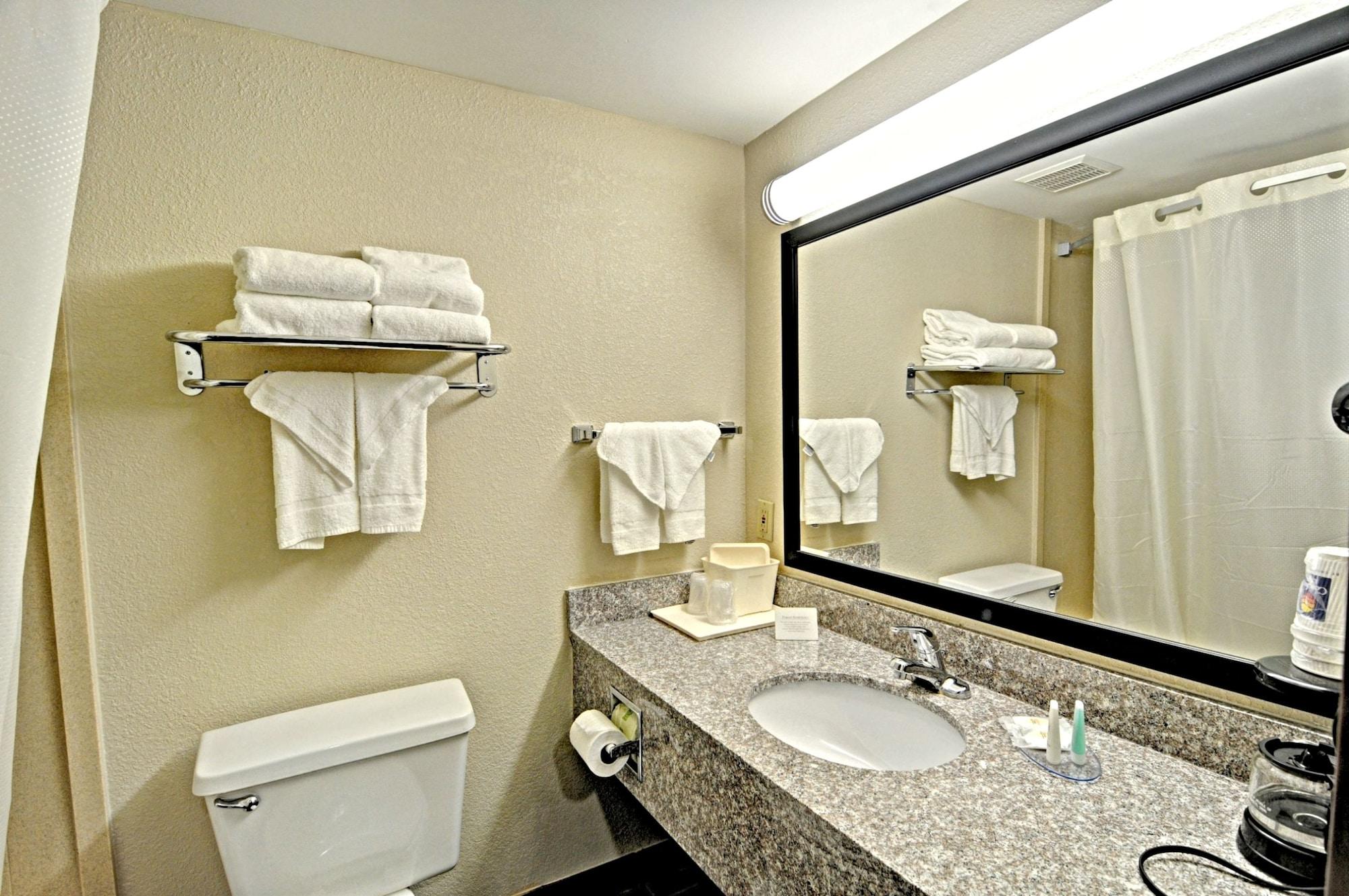 Comfort Inn&Suites Raphine - Lexington near I-81&I-64 Extérieur photo