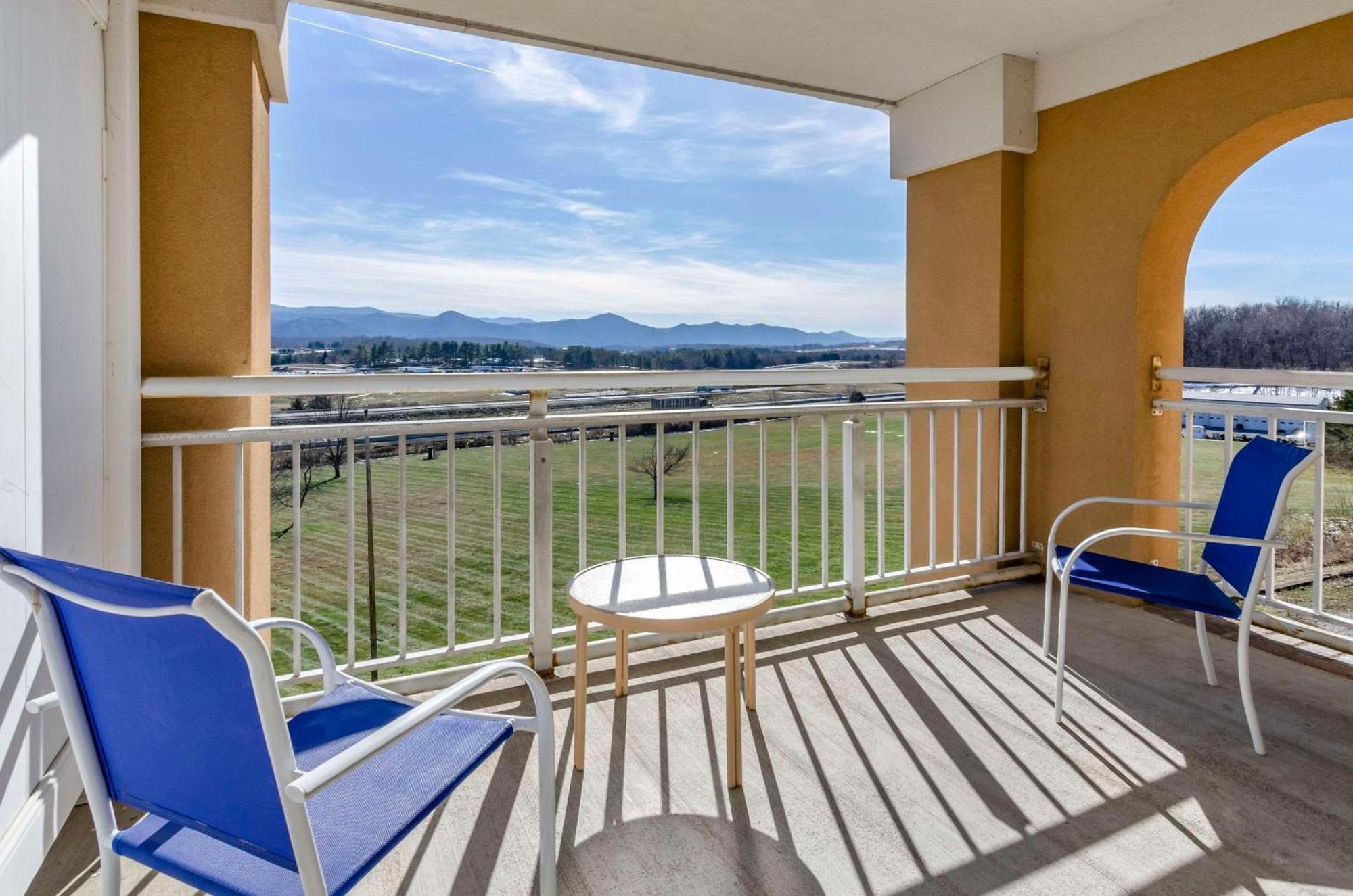 Comfort Inn&Suites Raphine - Lexington near I-81&I-64 Extérieur photo