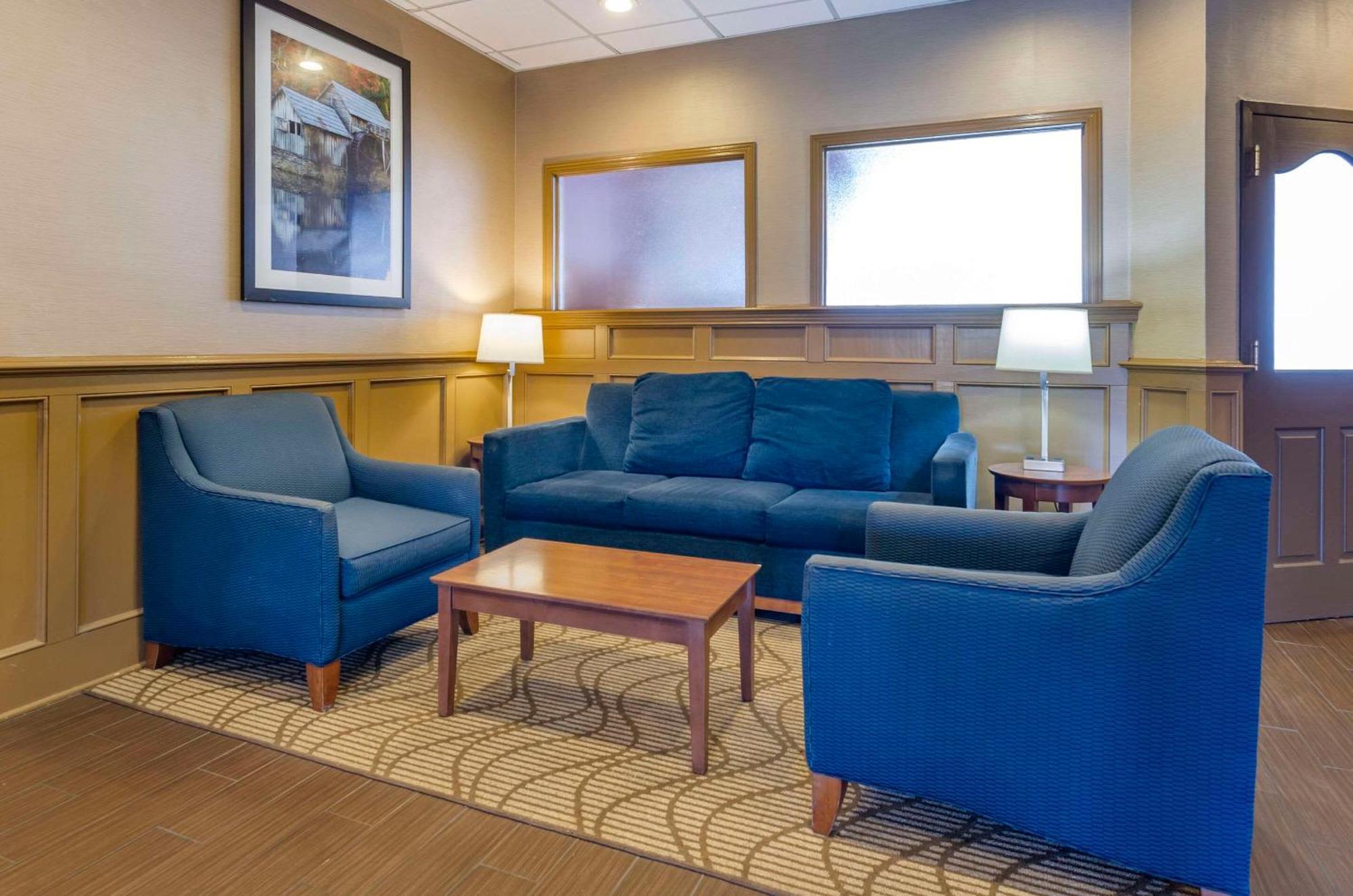 Comfort Inn&Suites Raphine - Lexington near I-81&I-64 Extérieur photo