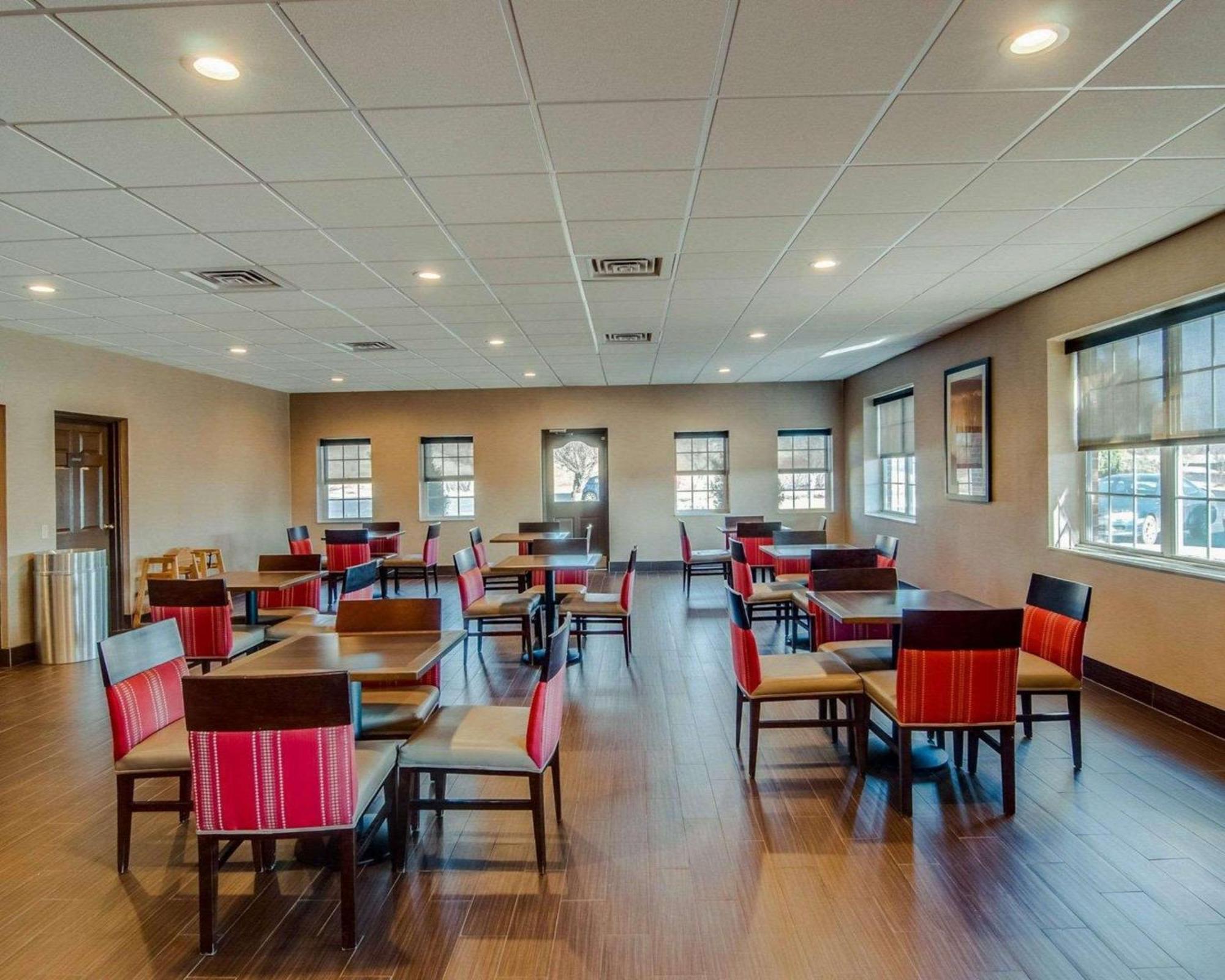 Comfort Inn&Suites Raphine - Lexington near I-81&I-64 Extérieur photo
